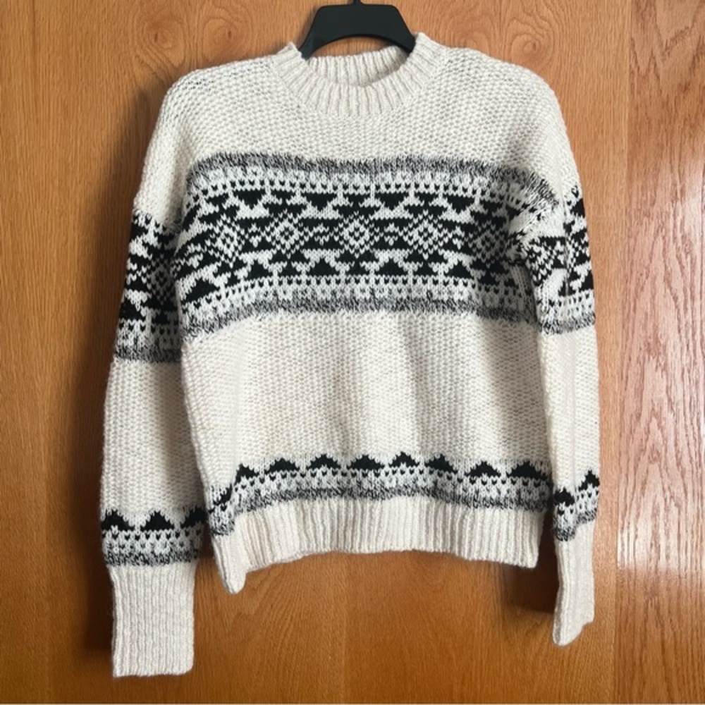 Lucky Brand size medium cream pattern sweater